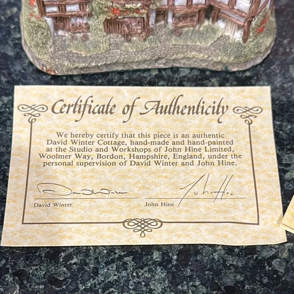 Lot 4 David Winter Cottages Collection signed arch Bothy apothecary’s shop spin - Picture 3 of 11